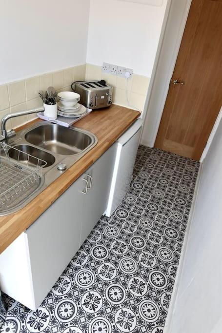 No.9 Guesthouse Бёрнли Экстерьер фото